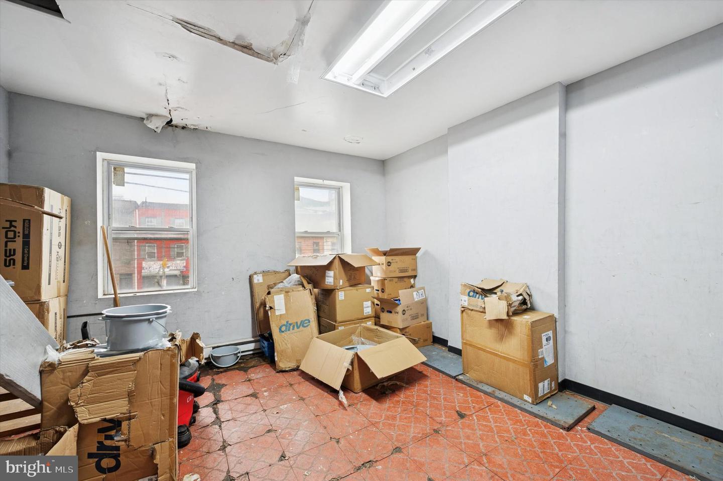 121 W Girard Ave Property Photo 14