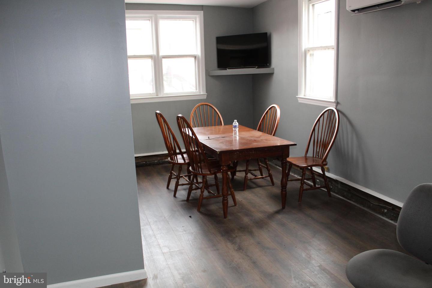 5112 Umbria St Property Photo 8
