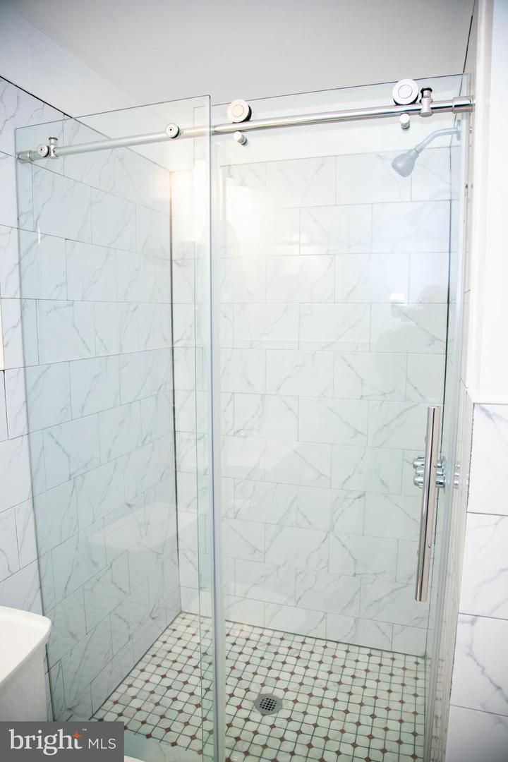 2548 N Lee St Property Photo 15