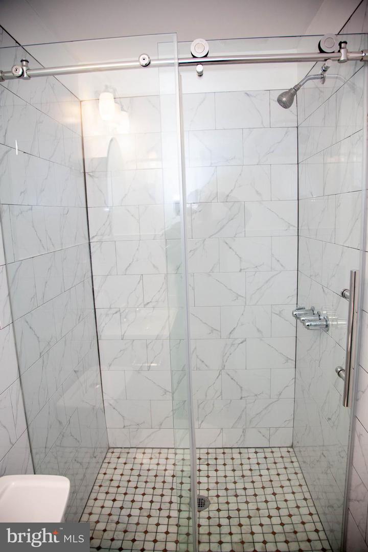 2548 N Lee St Property Photo 26