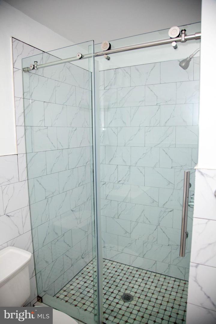 2548 N Lee St Property Photo 27