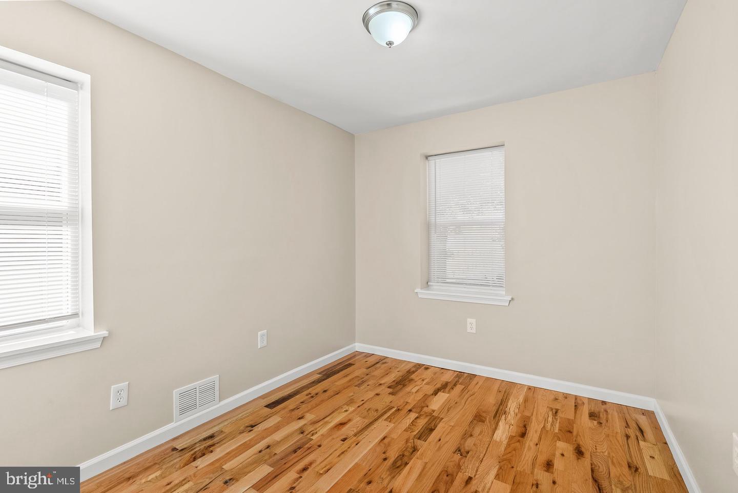 2512 N Marshall St Property Photo 12