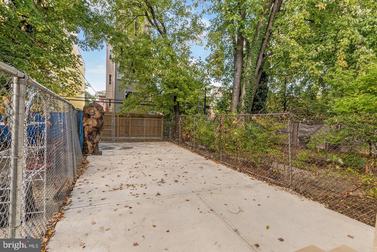 2512 N Marshall St Property Photo 23