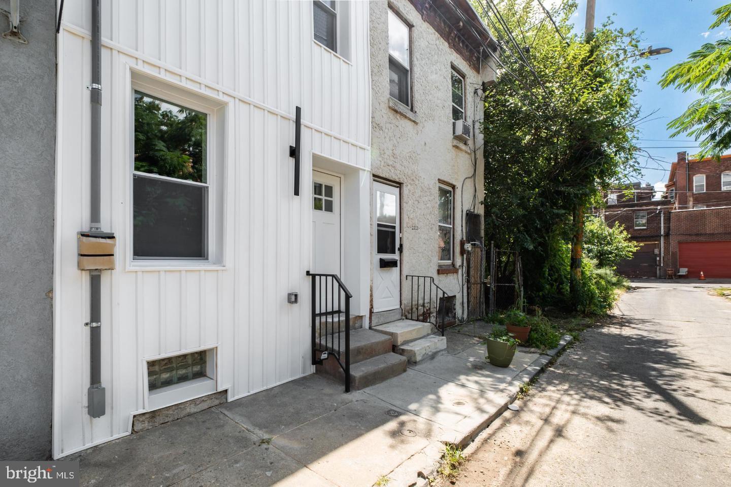 2215 N Mutter St Property Photo 3