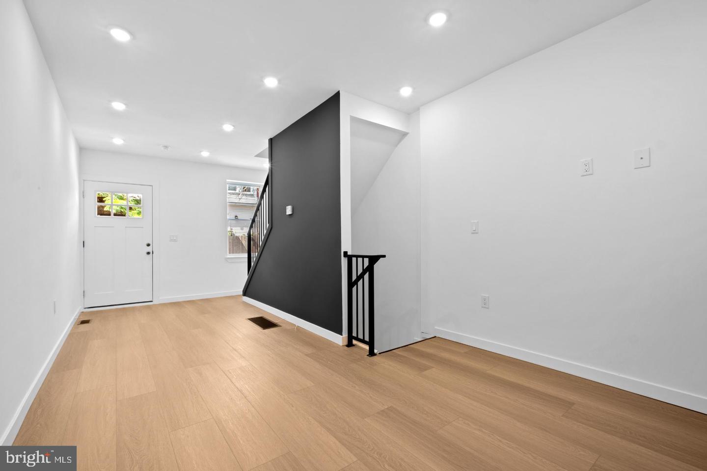 2215 N Mutter St Property Photo 7