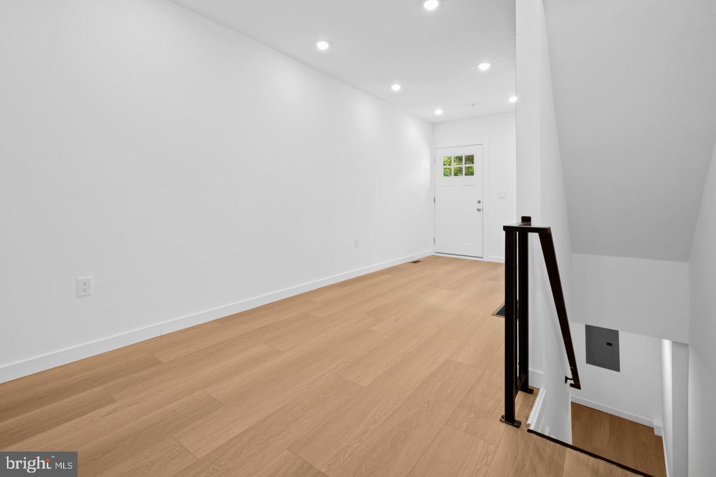 2215 N Mutter St Property Photo 8