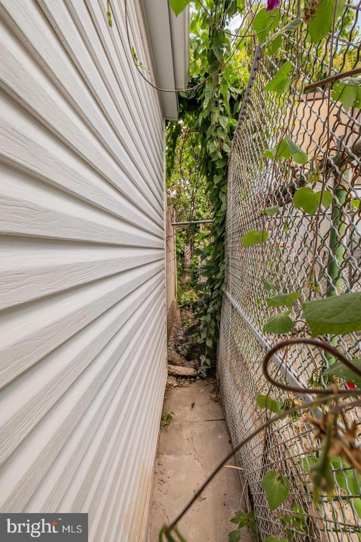 2215 N Mutter St Property Photo 14