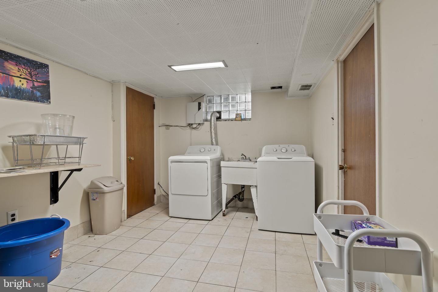 6014 Oakland St Property Photo 10