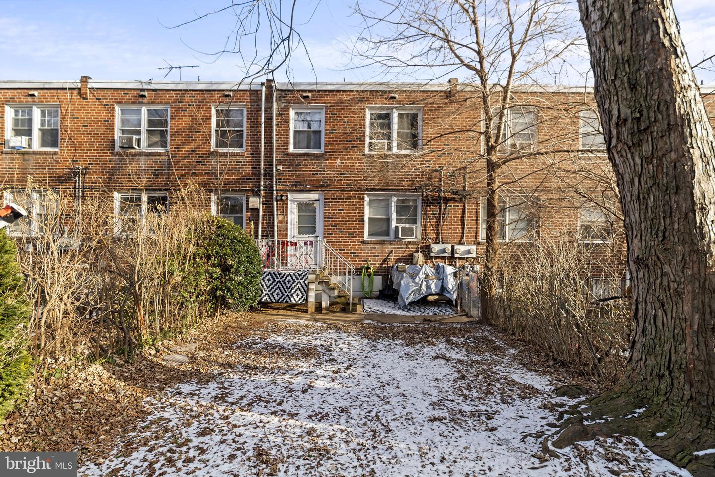 6014 Oakland St Property Photo 13