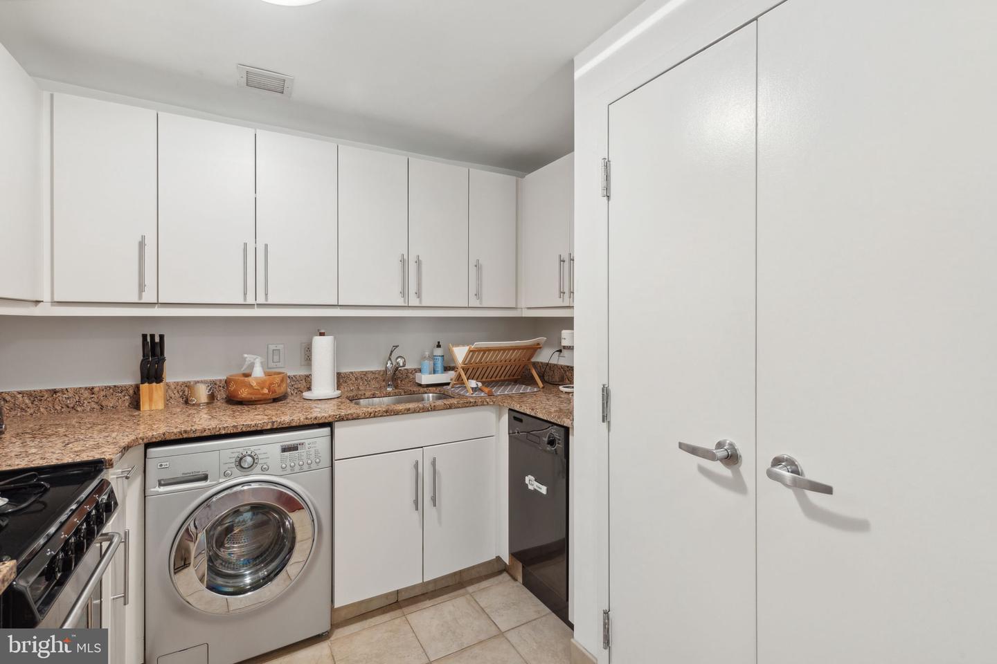 219-29 S 18th St #704 Property Photo 11