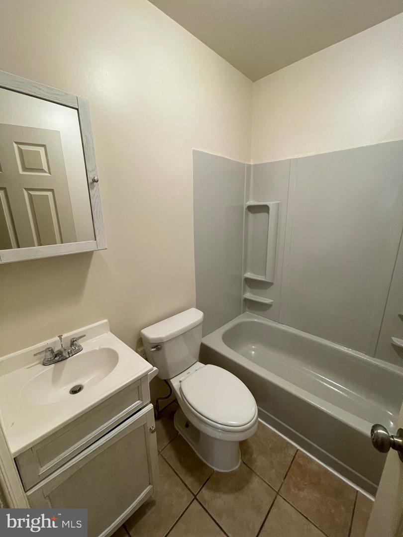1103 Lindley Ave Property Photo 2
