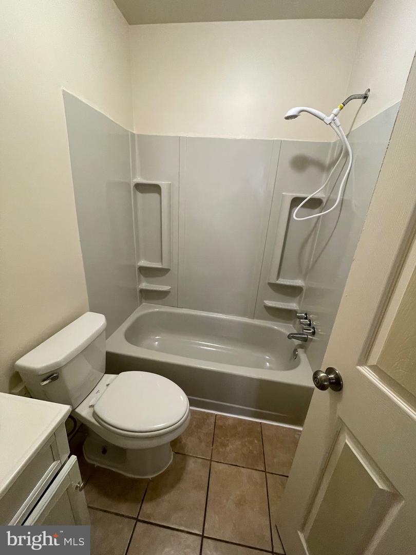 1103 Lindley Ave Property Photo 3