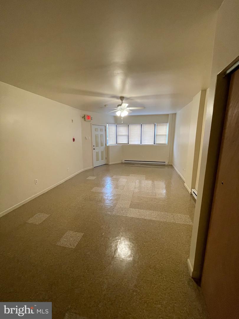 1103 Lindley Ave Property Photo 4