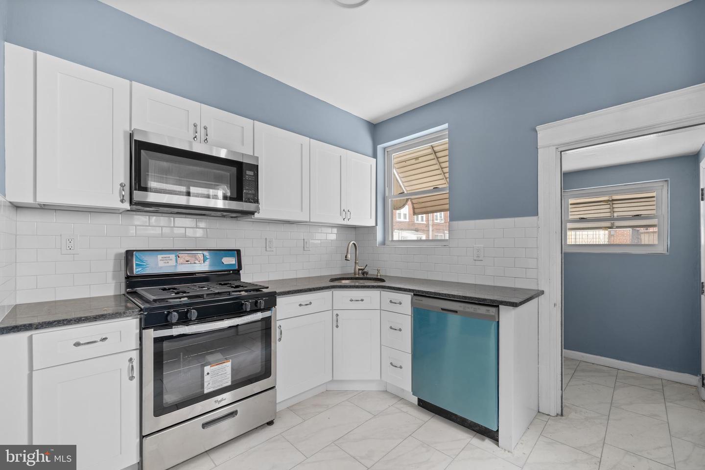 6714 N Smedley St Property Photo 17
