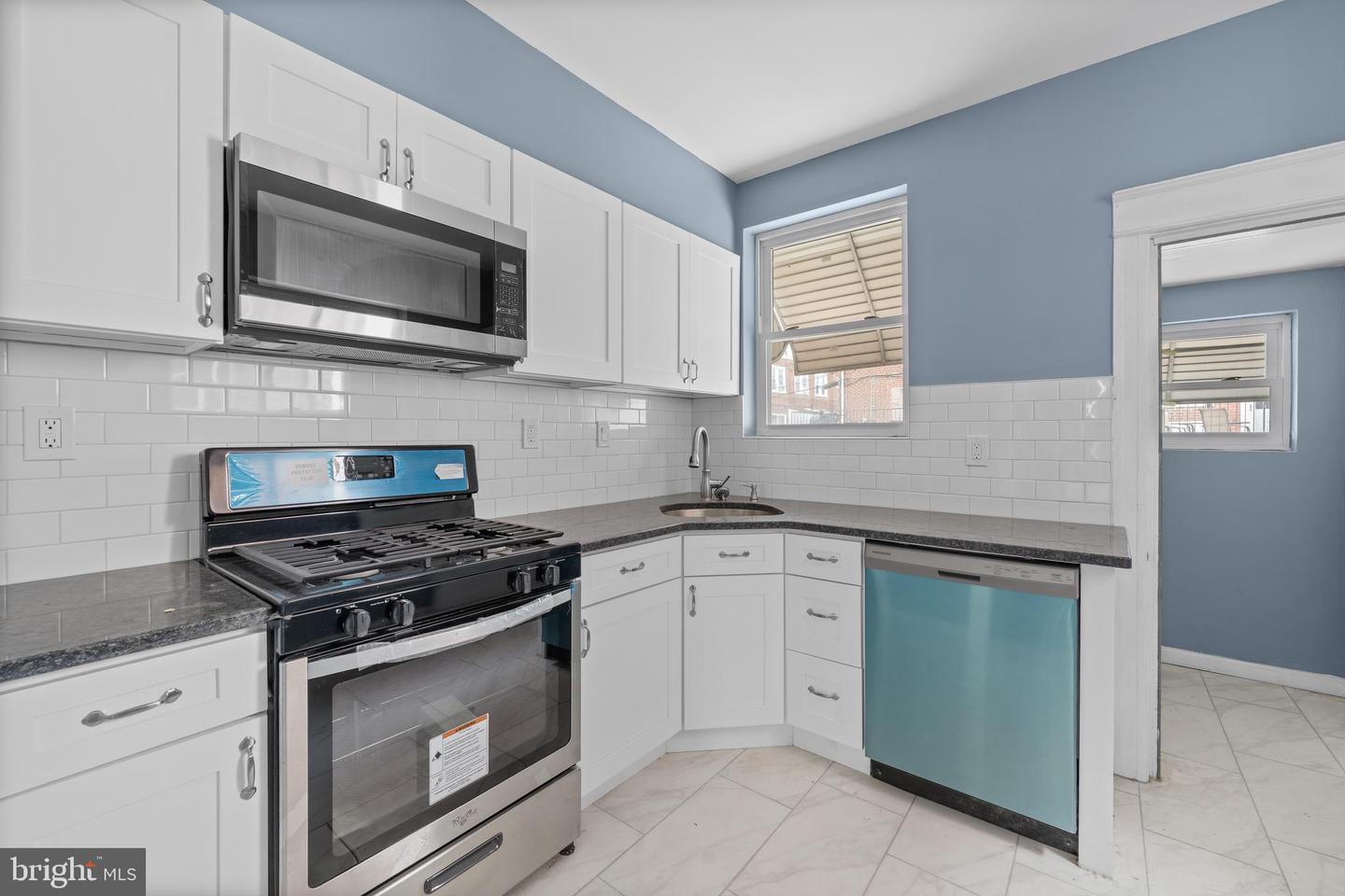 6714 N Smedley St Property Photo 18