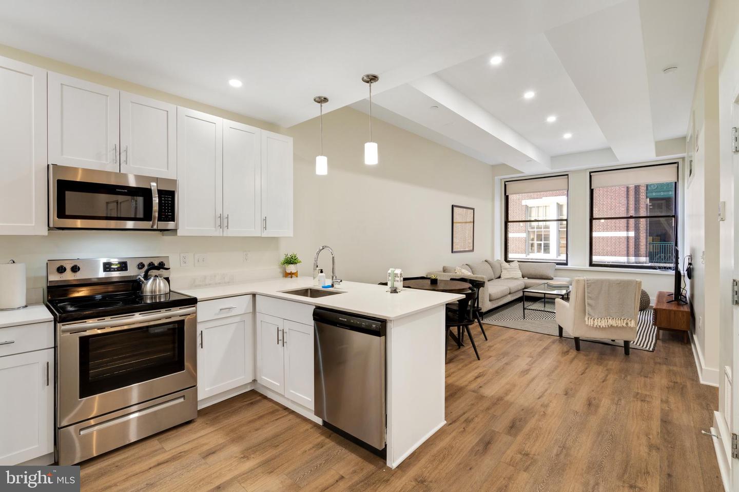 150 S Independence Mall W #1013 Property Photo 6