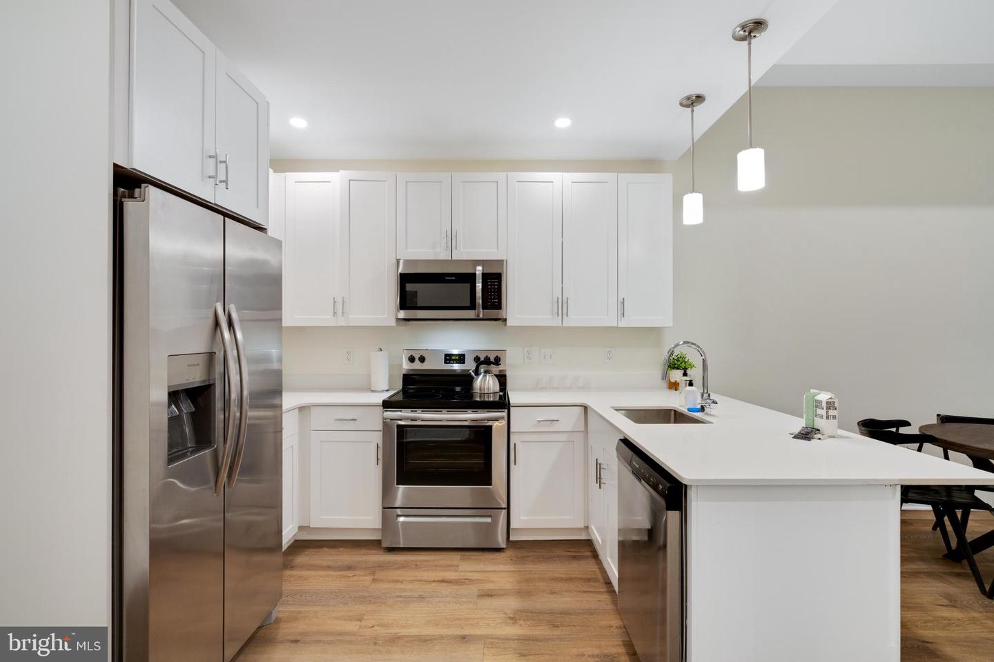 150 S Independence Mall W #1013 Property Photo 7