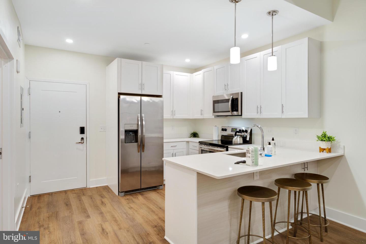 150 S Independence Mall W #1013 Property Photo 8