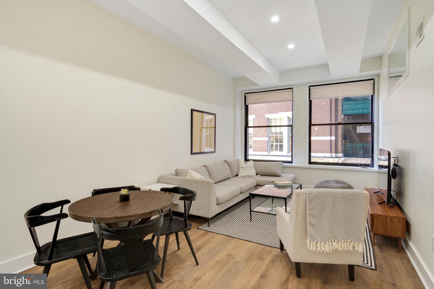 150 S Independence Mall W #1013 Property Photo 9