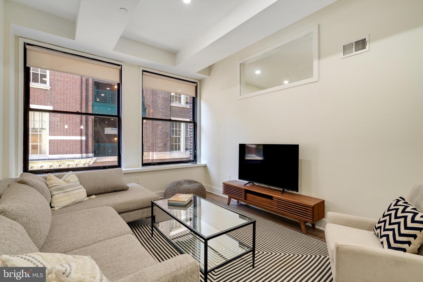 150 S Independence Mall W #1013 Property Photo 11