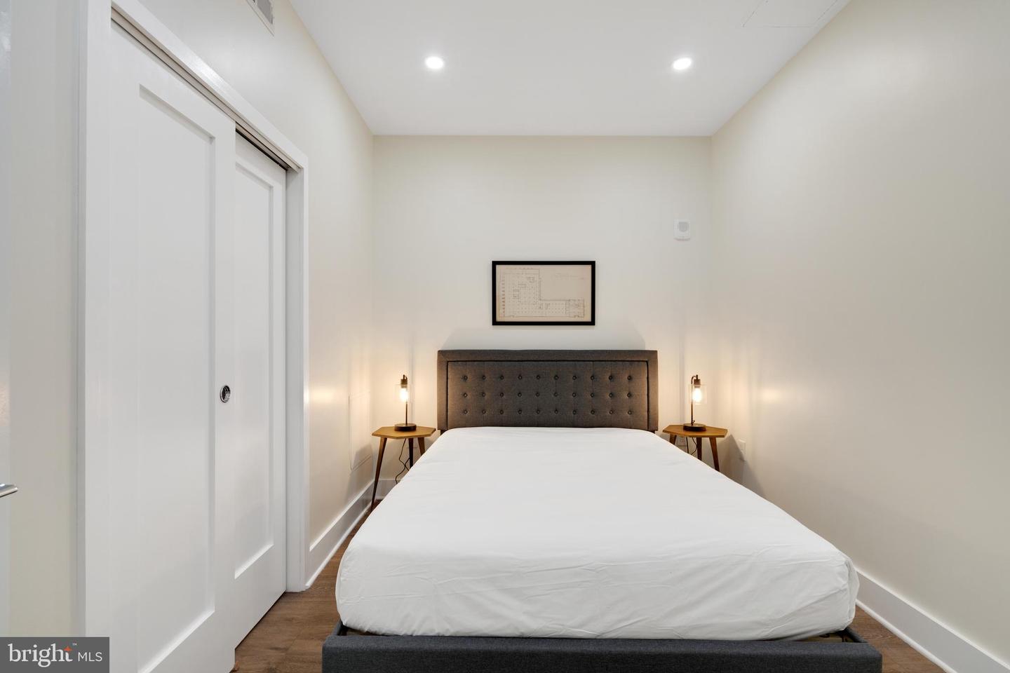 150 S Independence Mall W #1013 Property Photo 15