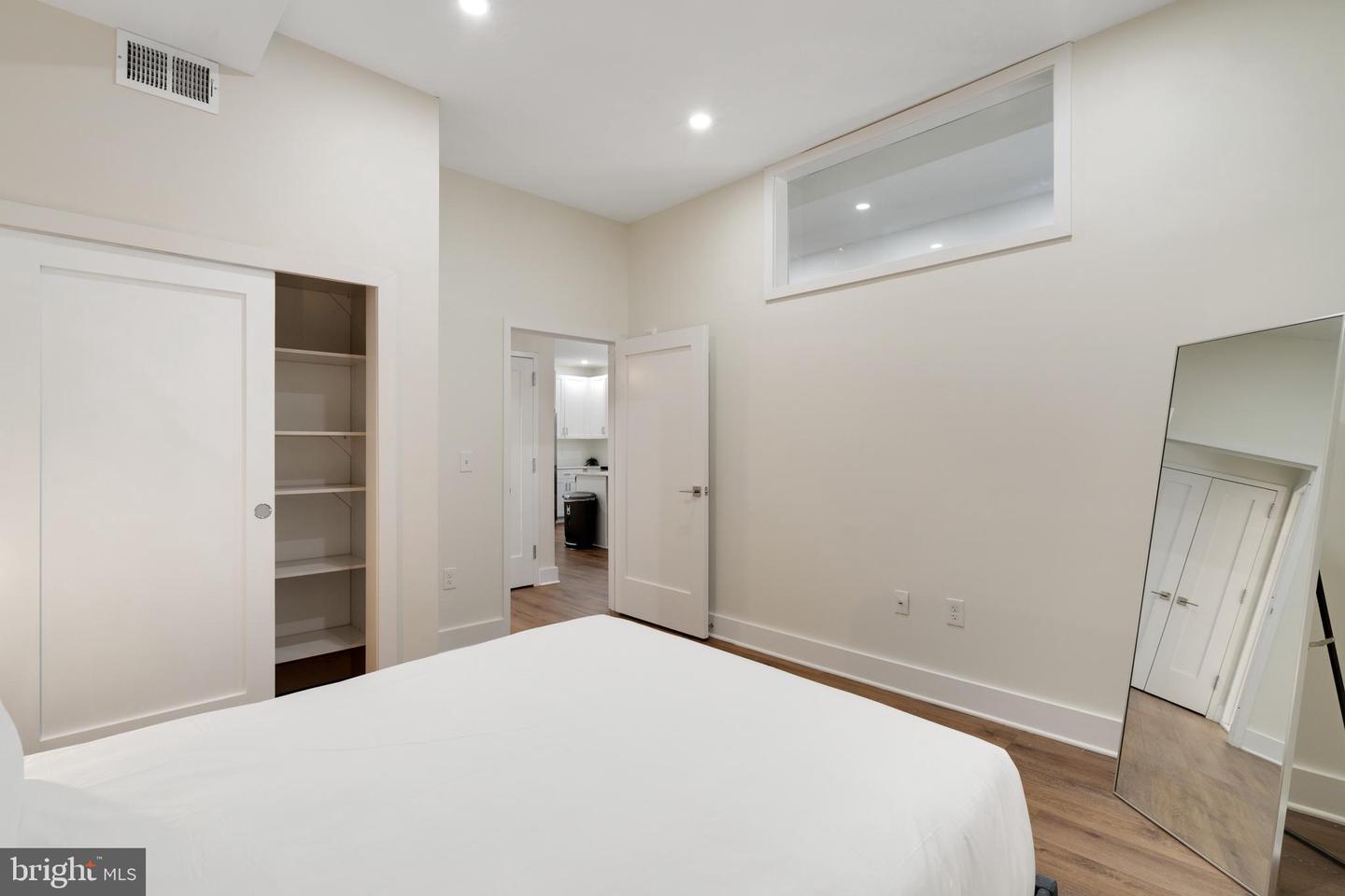 150 S Independence Mall W #1013 Property Photo 18