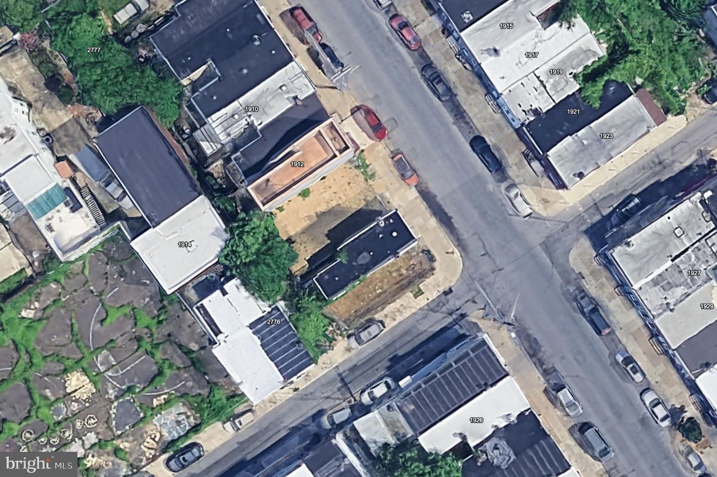 1918 E SOMERSET ST Property Photo 1