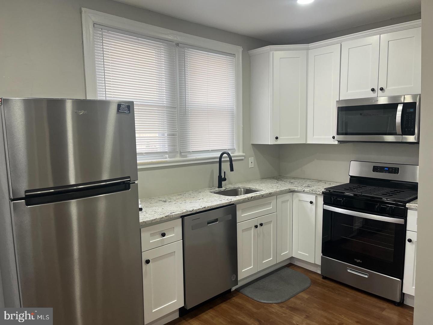 1251 E Fletcher St #1r Property Photo 1