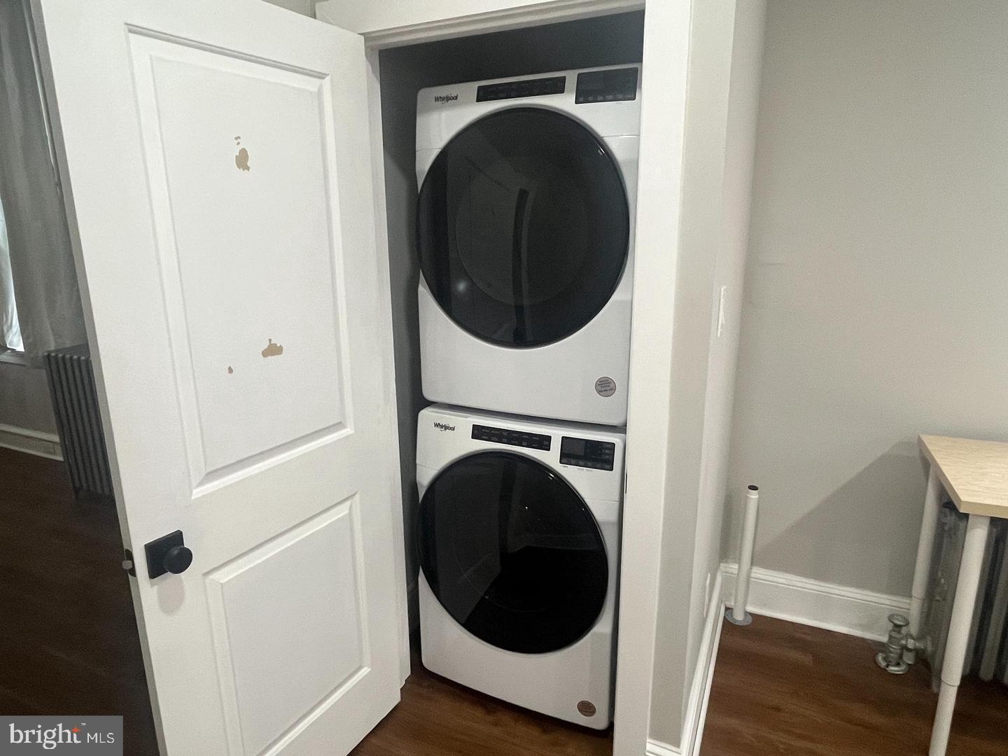 1251 E Fletcher St #1r Property Photo 3