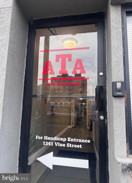 1235-- 37 Vine St Property Photo 2