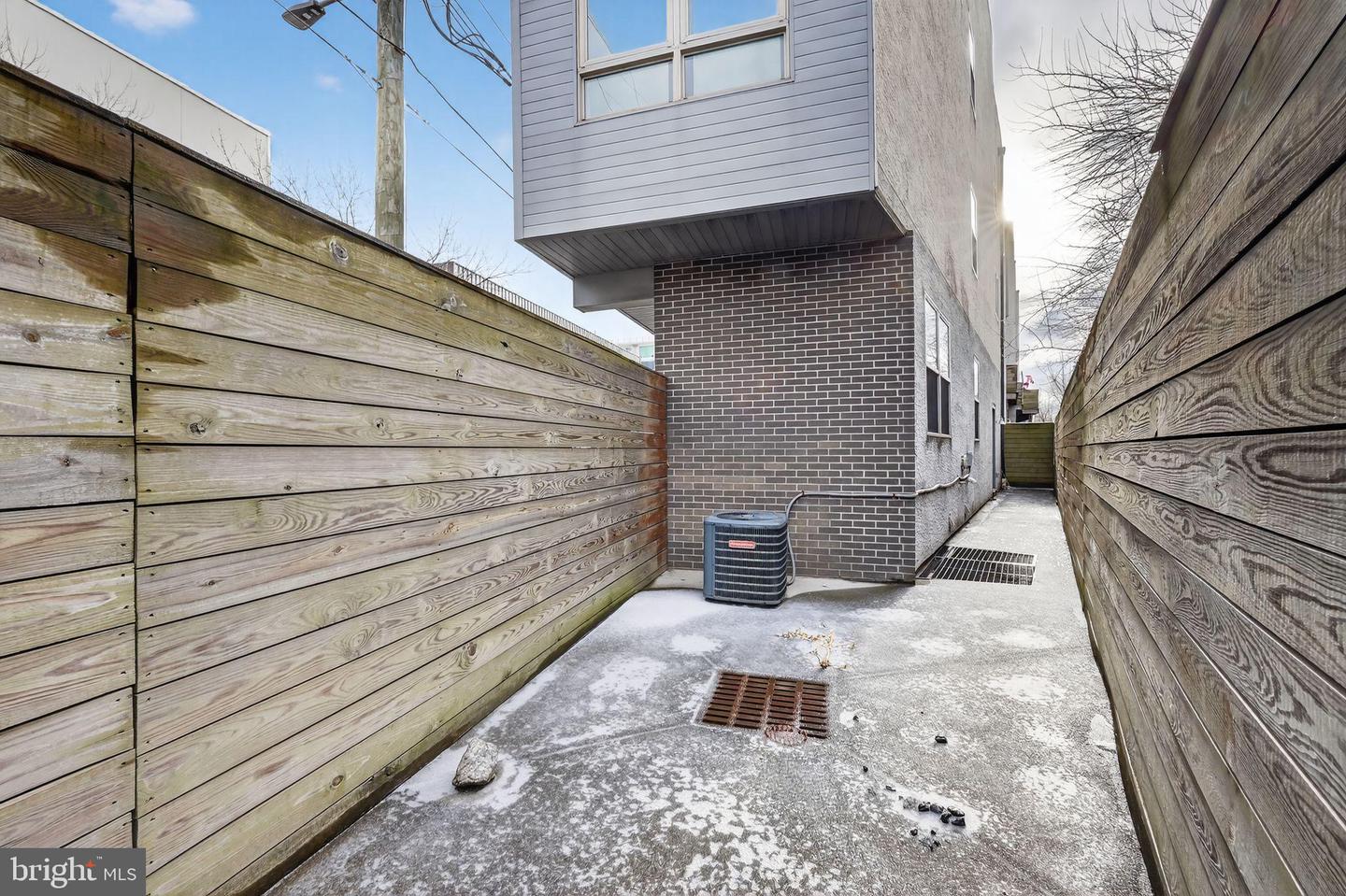 920 N Front St Property Photo 10