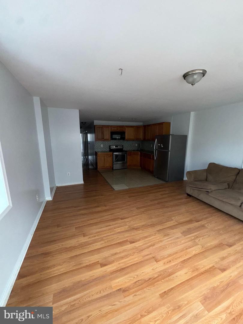 230 E Haines St #2nd Floor Property Photo 3