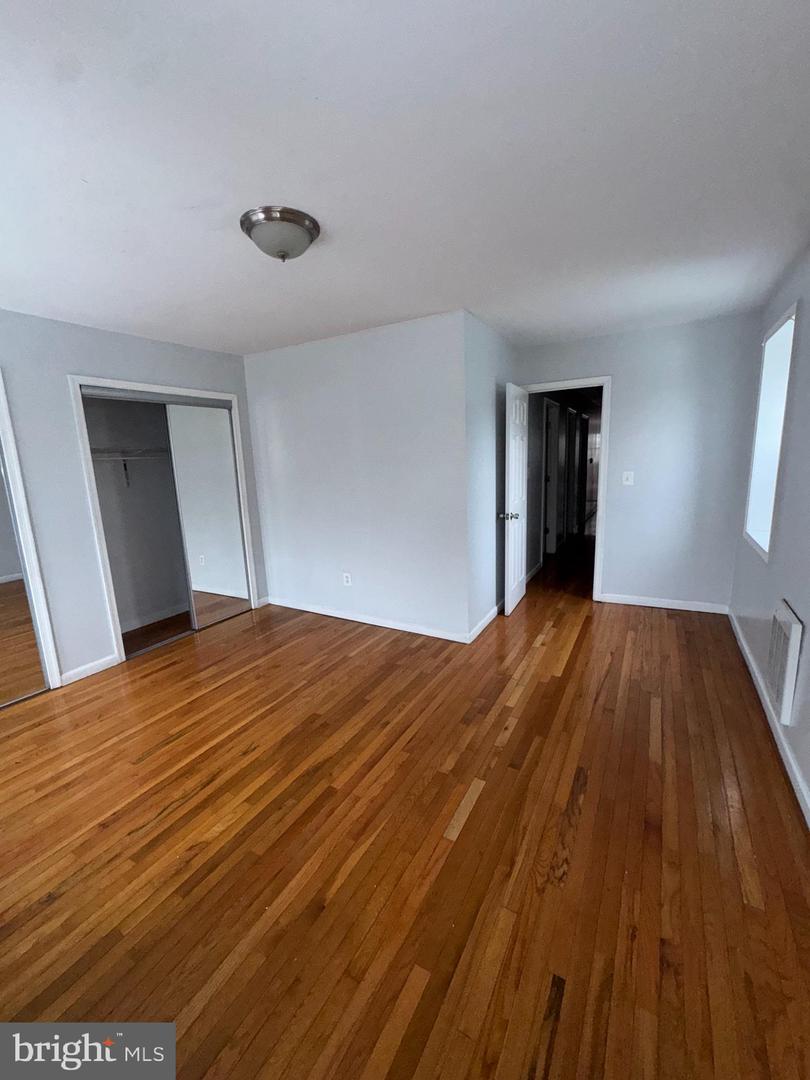 230 E Haines St #2nd Floor Property Photo 4