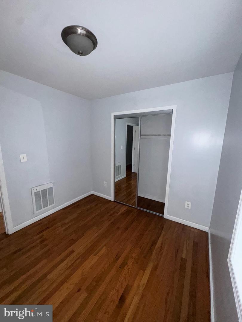 230 E Haines St #2nd Floor Property Photo 6