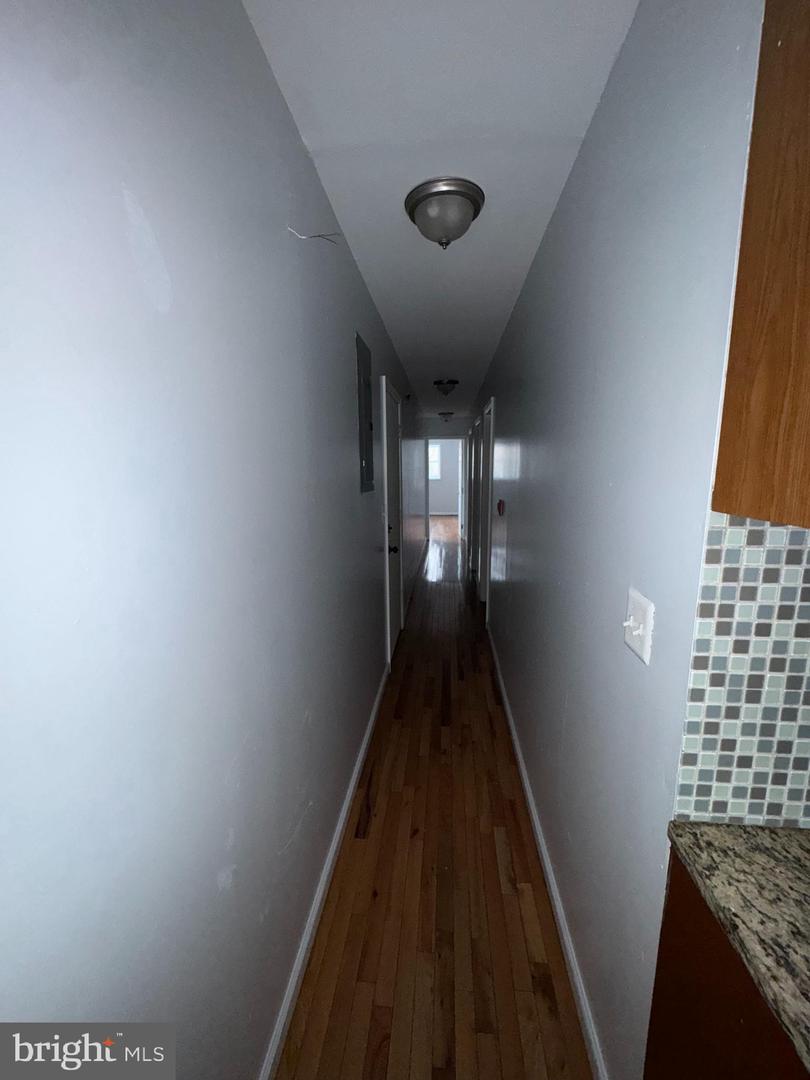 230 E Haines St #2nd Floor Property Photo 8