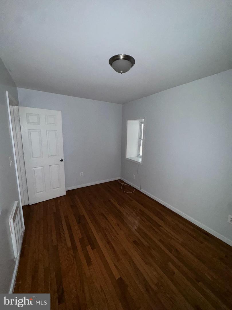 230 E Haines St #2nd Floor Property Photo 9