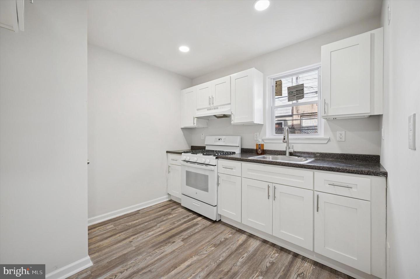 5611 Appletree St Property Photo 5