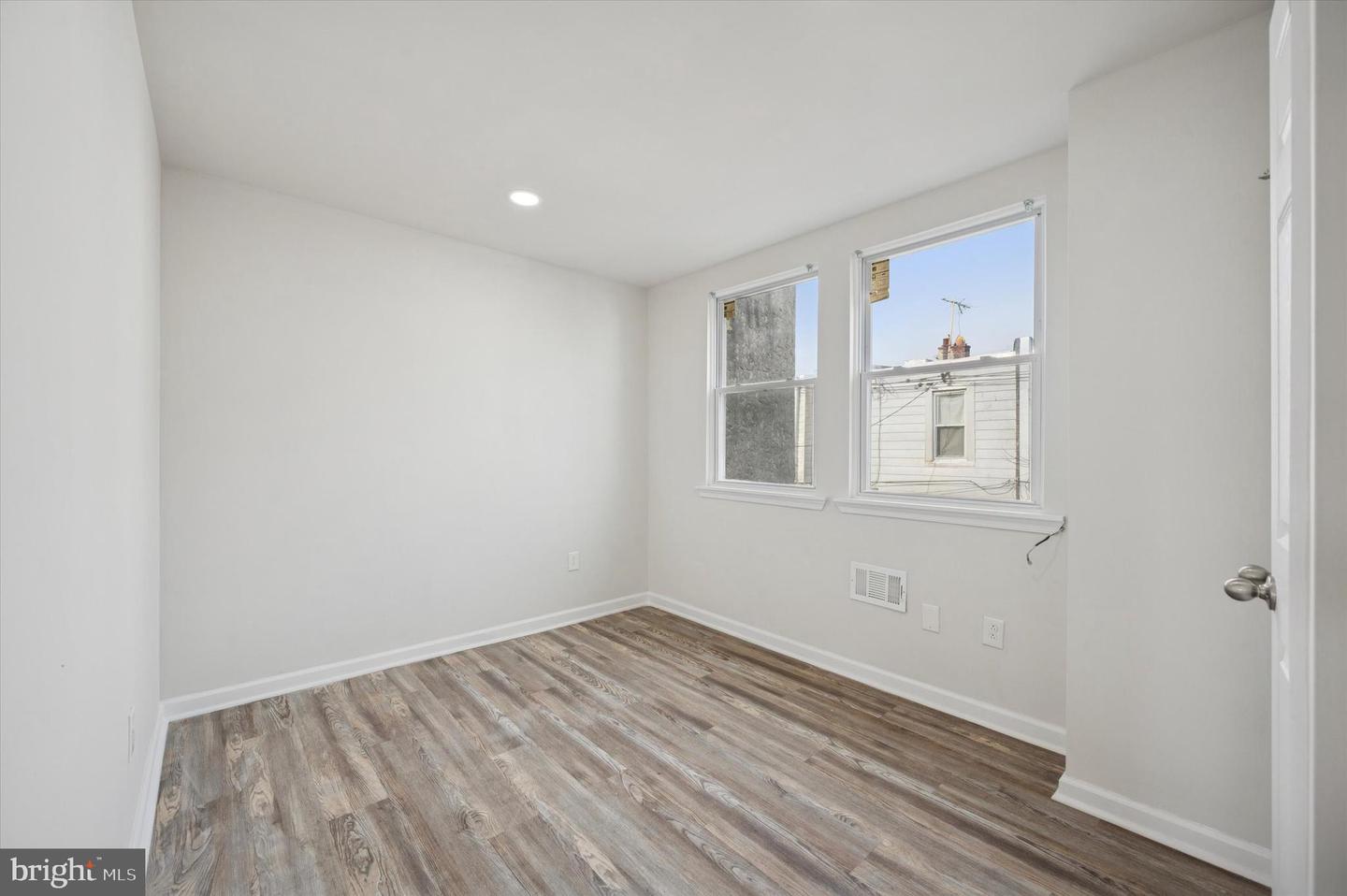 5611 Appletree St Property Photo 11