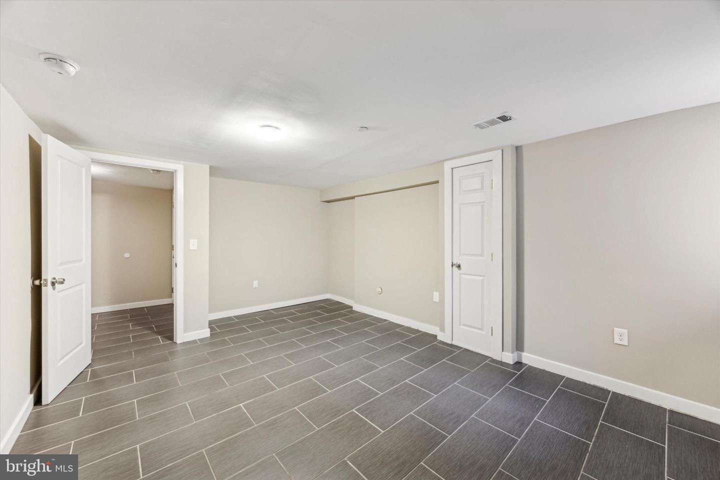 2439 N College Ave Property Photo 14