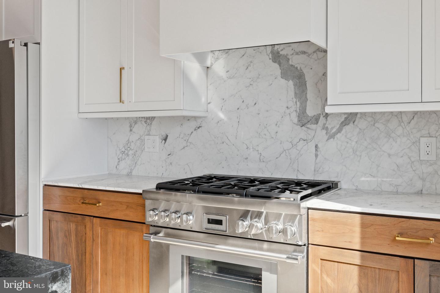 706 Latona St #i Property Photo 3