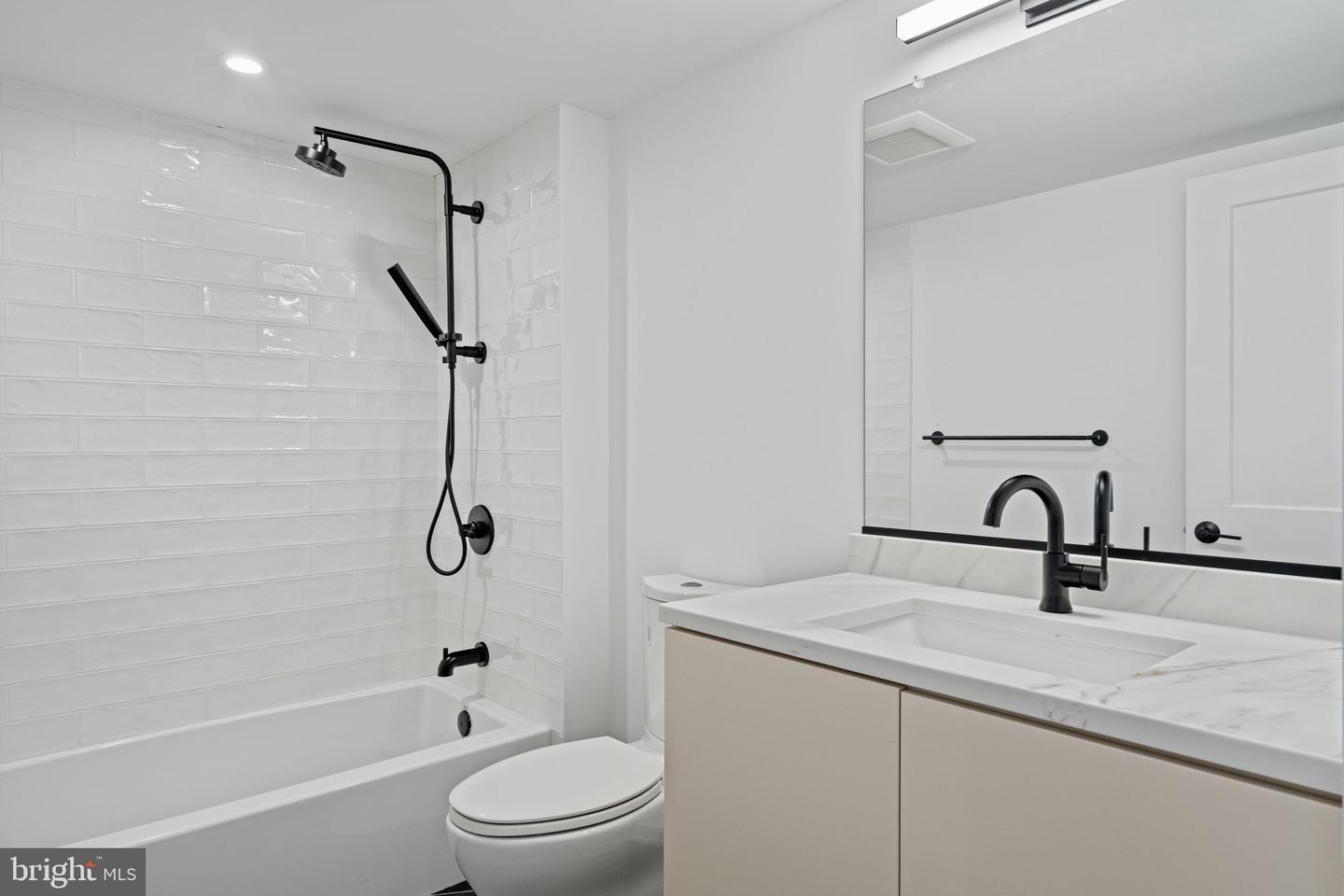 706 Latona St #i Property Photo 20