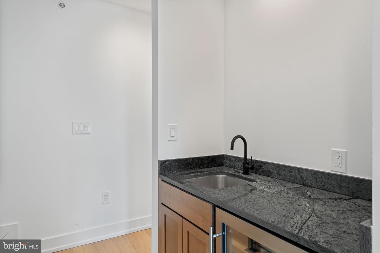 706 Latona St #i Property Photo 21