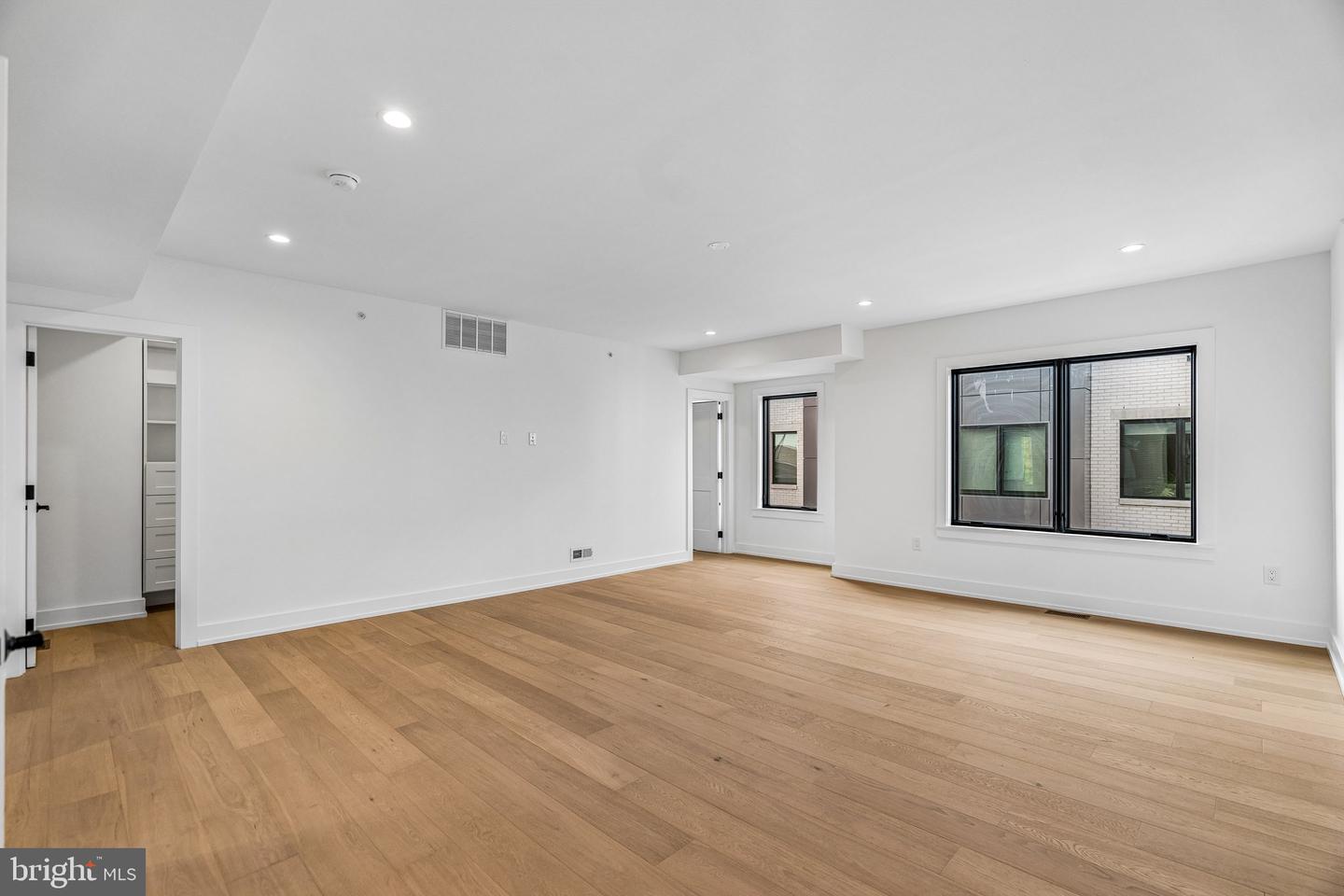 706 Latona St #g Property Photo 16