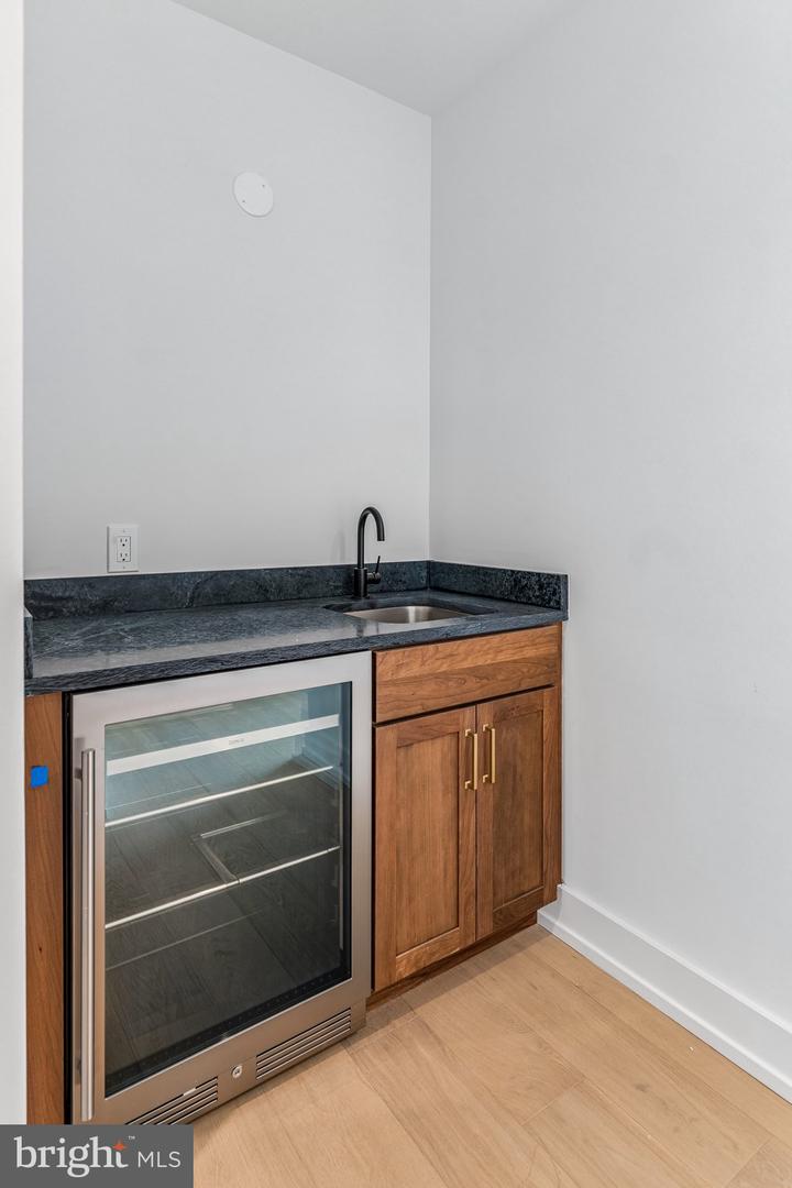 706 Latona St #g Property Photo 17