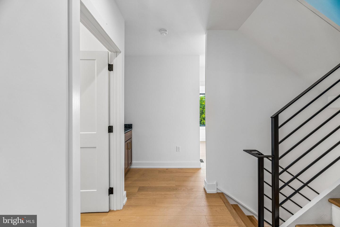 706 Latona St #g Property Photo 18