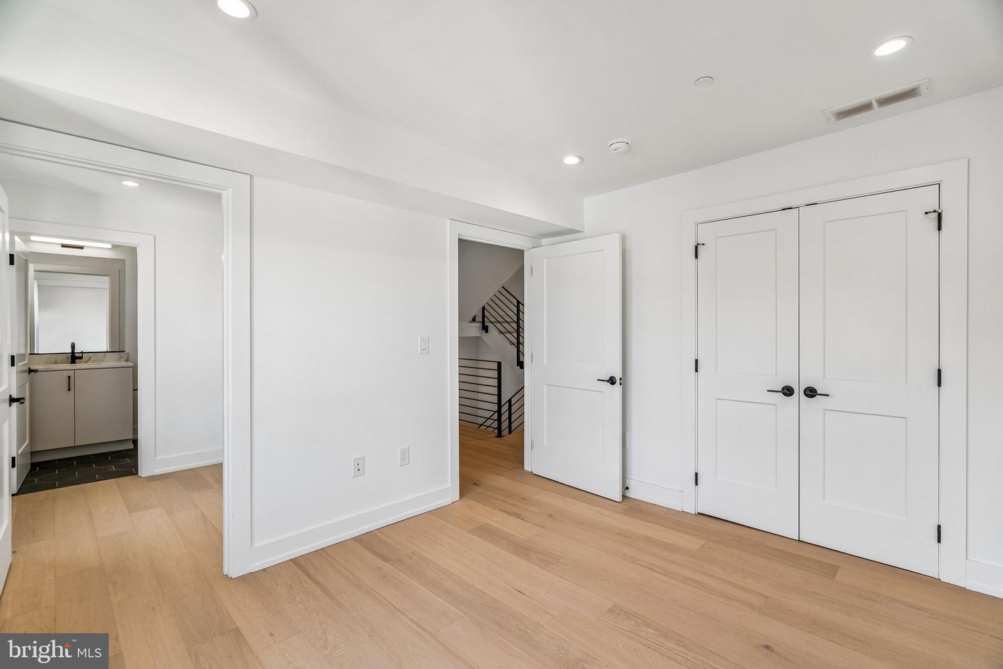 706 Latona St #g Property Photo 19