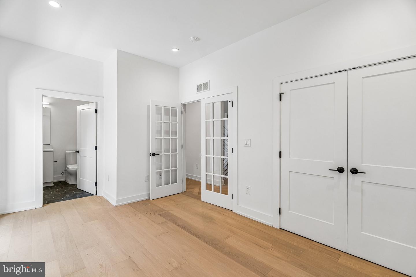 706 Latona St #g Property Photo 23