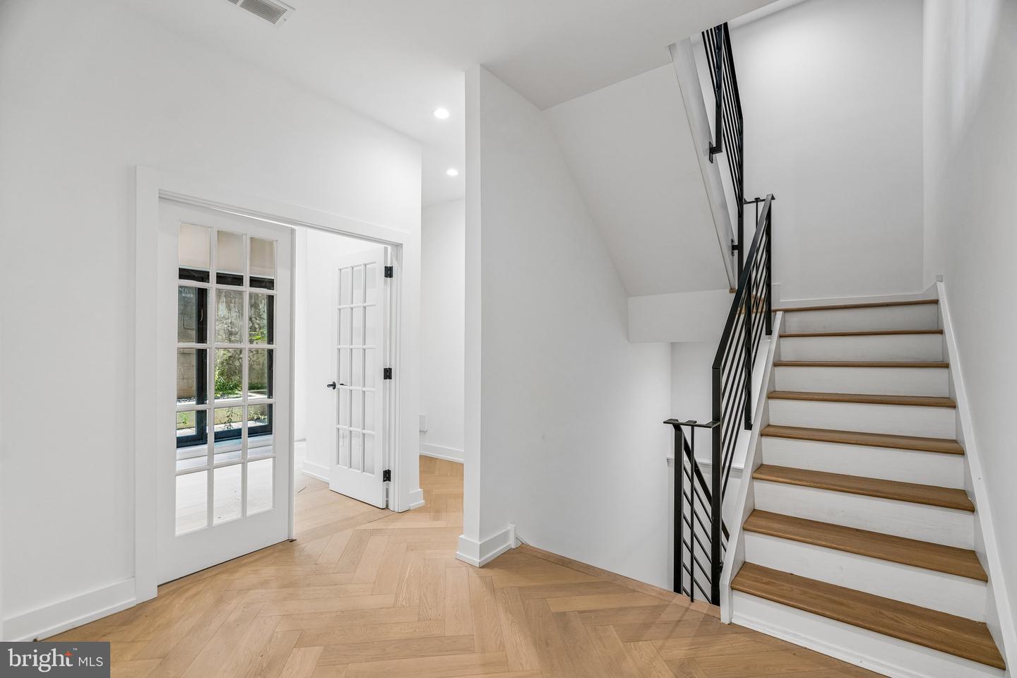 706 Latona St #g Property Photo 24