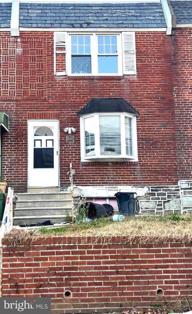 648 E Raymond St Property Photo 1