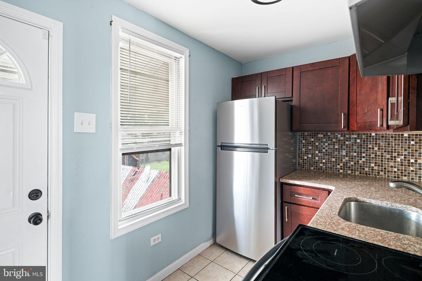 4606 Benner St Property Photo 3